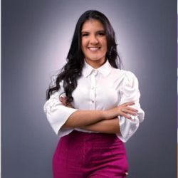 Layla Veneiz Holanda Silva